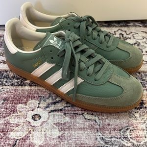 NWOT Adidas Samba OG Silver Green Gum